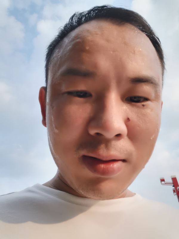 唐老鸭的第一张照片--英德中老年相亲网